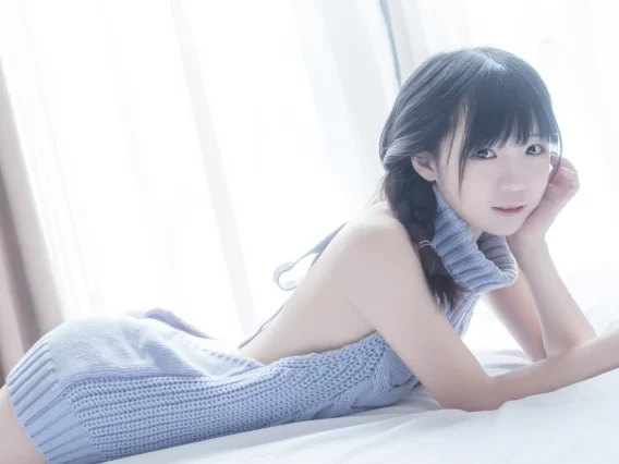 【美女写真】御子Yumiko – 漏背毛衣 [10P-116MB]