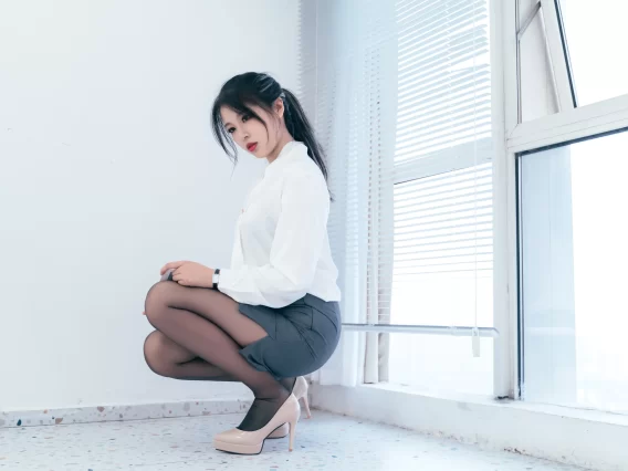 【美女写真】轩萧学姐 –  OL[34P-557MB]