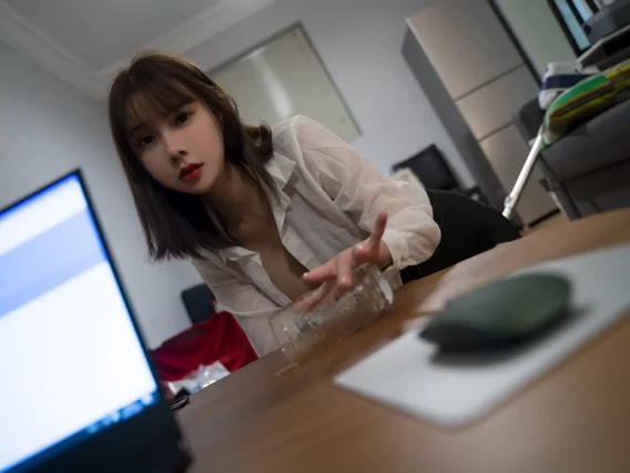 【美女写真】亚马逊鲶鱼 –  雨后家政 [89P-1.05GB]