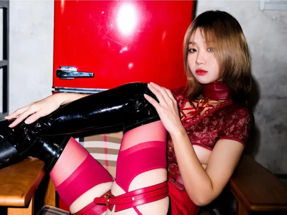 【美女写真】柒柒要乖哦 –  红 [58P-1.50GB]