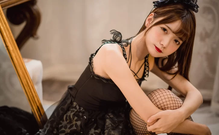 【美女写真】陆卿卿 – 洛丽塔 [9P-16MB]