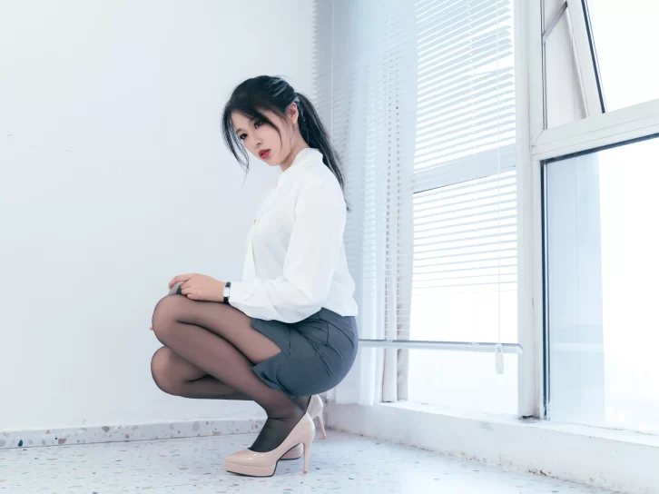 【美女写真】轩萧学姐 –  OL[34P-557MB]