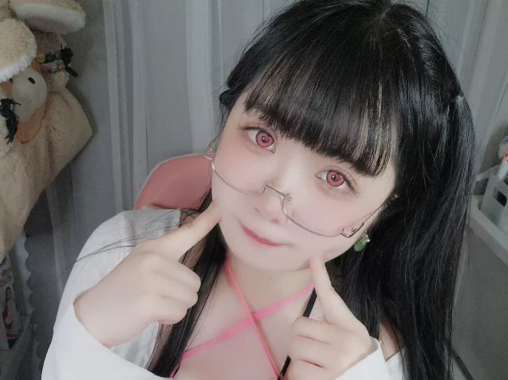 【美女写真】贞子蜜桃 –  心心眼 [10P1V-252MB]