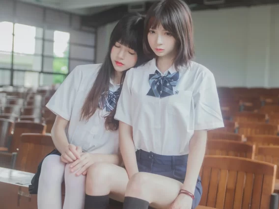 【美女写真】桜桃喵&疯猫ss – JK百合1 [43P-325MB]