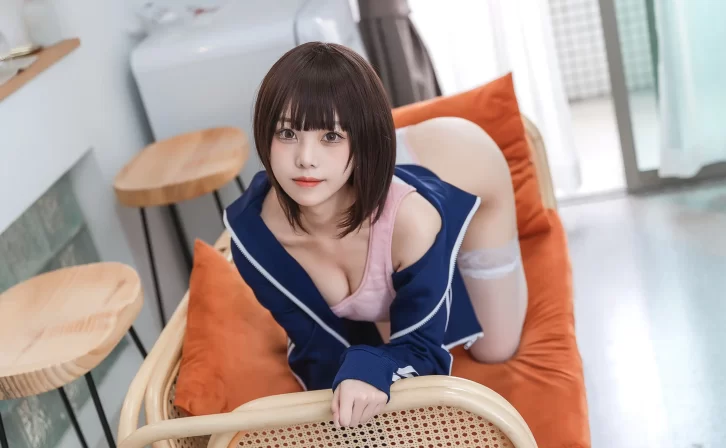 【美女写真】蜜汁猫裘 – 草莓圣代 [45P-1.02GB]