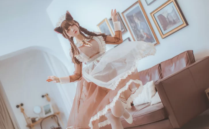 【美女写真】Coser衣衣 – 透明女仆 [31P-268MB]