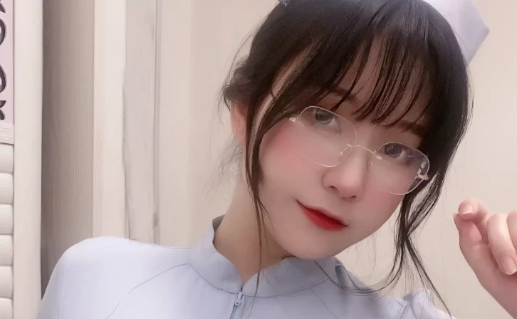 【cosplay】奇行家狗崽 –  七三蓝护士 [16P-80MB]