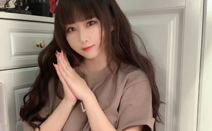 【美女写真】蜜桃少女是依酱呀 – T恤底下[31P-64MB]