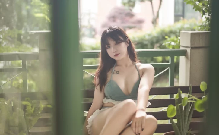 【美女写真】奇行家狗崽 –  桃子听蝉 [22P-276MB]