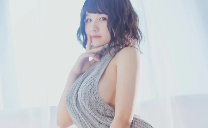 【美女写真】阿半今天很开心 – 露背毛衣[28P-157MB]