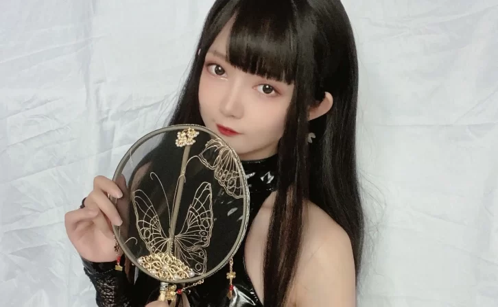 【美女写真】51酱 –  靡烟 [35P-67MB]