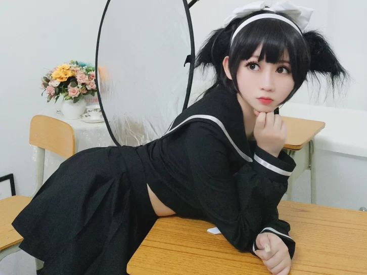 【cosplay】蜜桃少女是依酱呀 – 爱岩[14P-18MB]