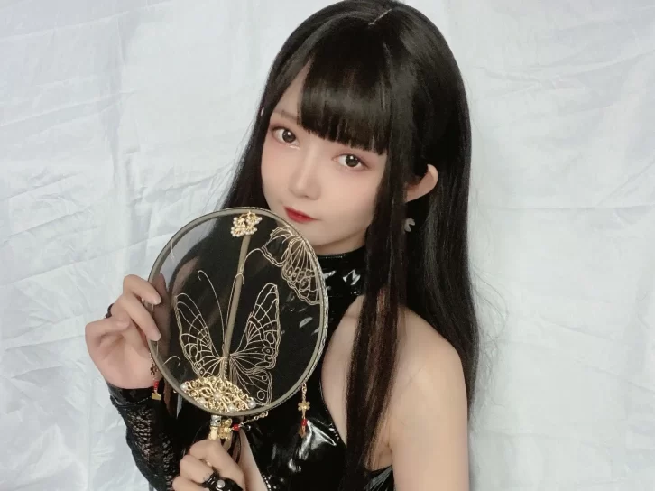 【美女写真】51酱 –  靡烟 [35P-67MB]