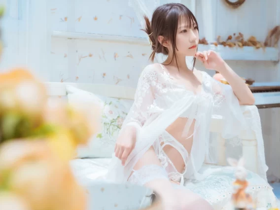 【美女写真】香草喵露露 – 玻璃房少女[76P-1.13G]