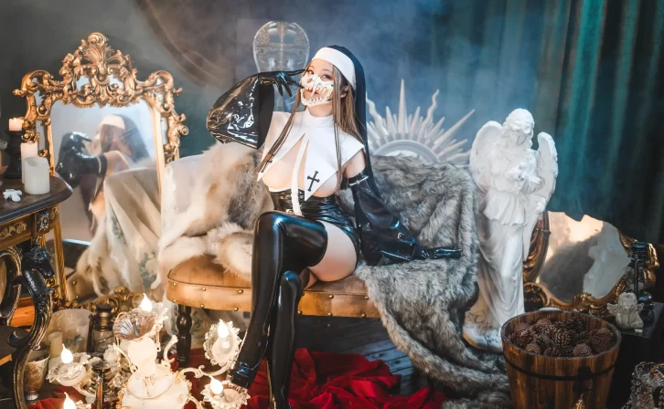 【cosplay】蜜汁猫裘 – 恶修女[43P-783MB]