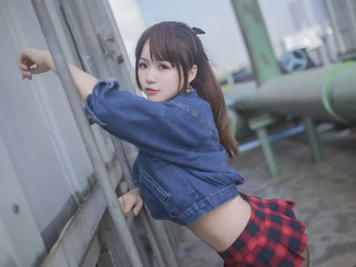 【美女写真】Yoko宅夏 – 红色格子 [32P-188MB]