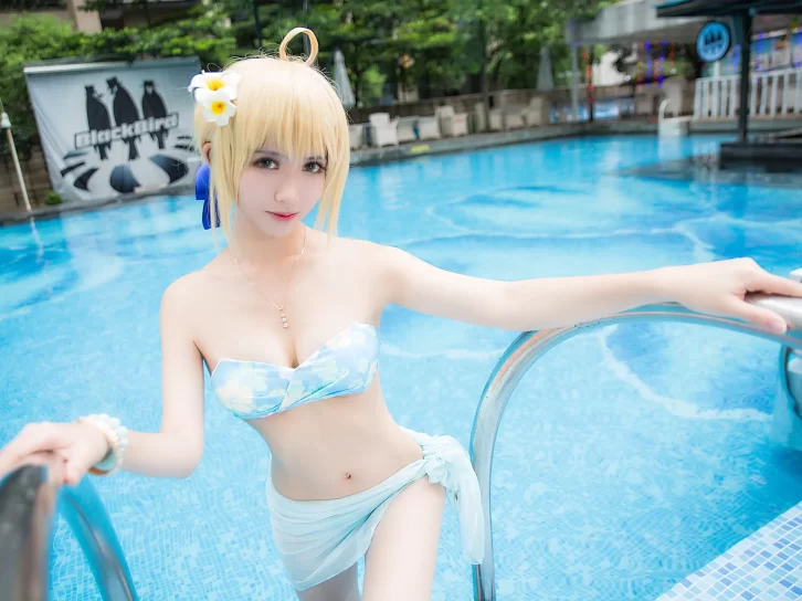 【cosplay】鳗鱼菲儿 – King of Knight 泳池 [5P-76MB]