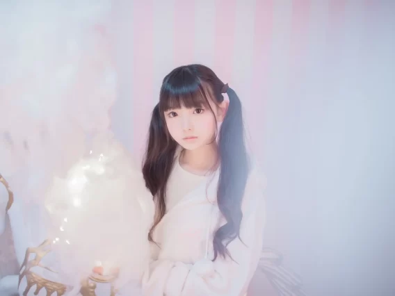 【美女写真】樱群 – 玻璃罩下的旋转木马 [21P-114MB]