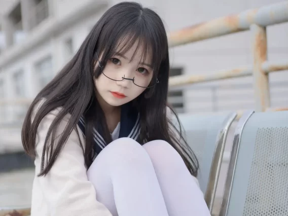 【美女写真】七奈写真馆 – JK白丝小黑裙 [52P-83MB]