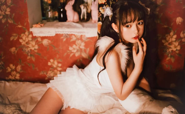 【美女写真】黑猫猫OvO – 白色双马尾 [19P-187MB]