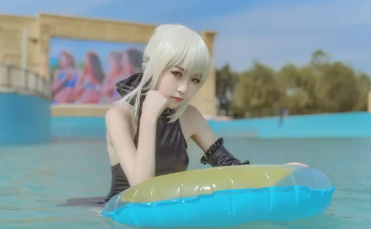 【cosplay】腐团儿 – 黑saber泳装_第二弹阿尔托莉雅alter [12P-115MB]