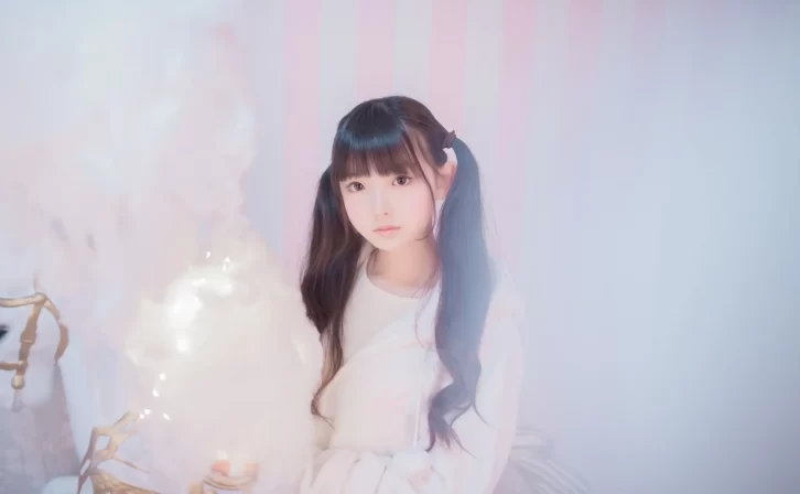 【美女写真】樱群 – 玻璃罩下的旋转木马 [21P-114MB]