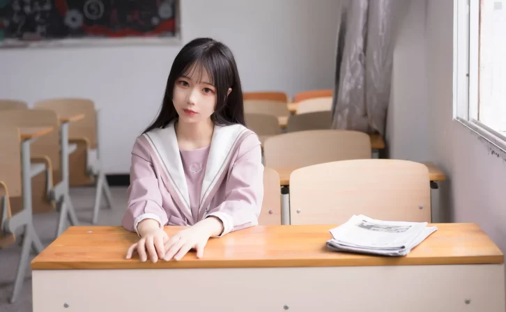 【美女写真】七奈写真馆 – 课室粉色JK白丝[52P-113MB]