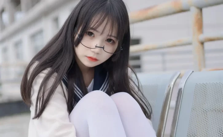 【美女写真】七奈写真馆 – JK白丝小黑裙 [52P-83MB]