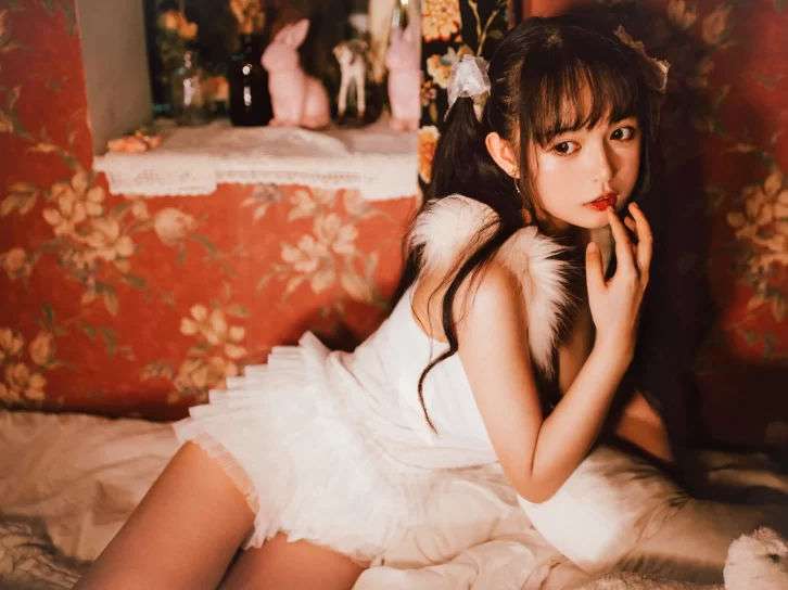 【美女写真】黑猫猫OvO – 白色双马尾 [19P-187MB]