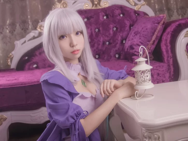 【cosplay】白易子教主 – RE从零开始的异世界生活-艾米莉娅[10P-124MB]