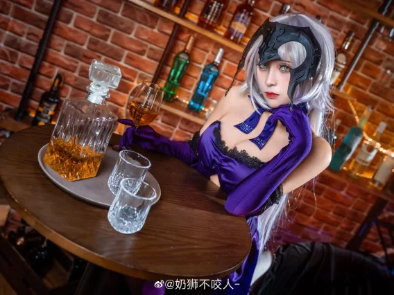【cosplay】奶狮不咬人 – 黑贞德[10P-61MB]