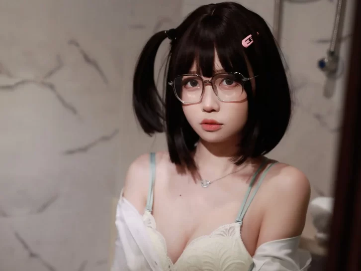 【美女写真】洛桑w伊梓 – 眼镜妹妹 [32P-307MB]