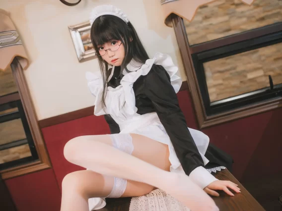 【cosplay】焖焖碳 – 女仆 [33P-98MB]