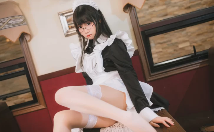 【cosplay】焖焖碳 – 女仆 [33P-98MB]