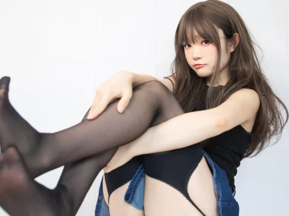 【美女写真】神沢永莉 – 黑色毛衣吊带+牛仔裙吊带黑丝 [22P-162MB]